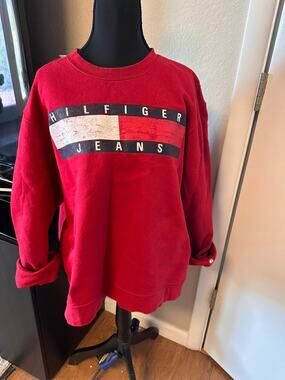 Tommy Hilfiger Tommy Jeans Red Flag Logo Graphic Crewneck Sweatshirt Pullover